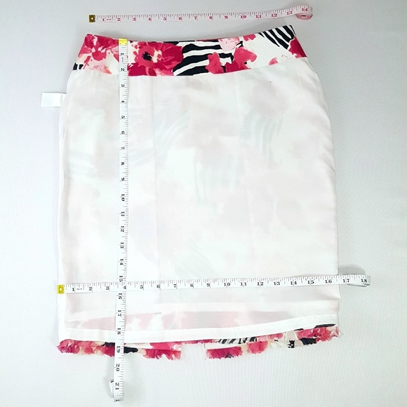 WHITE HOUSE BLACK MARKET Floral Pencil Skirt - Picture 7 of 8